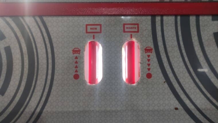 Процесс аппаратной замены масла в АКПП завершен. Результат отличный. Трансмиссионная жидкость чистая и прозрачная. Значит внутри коробки чисто.