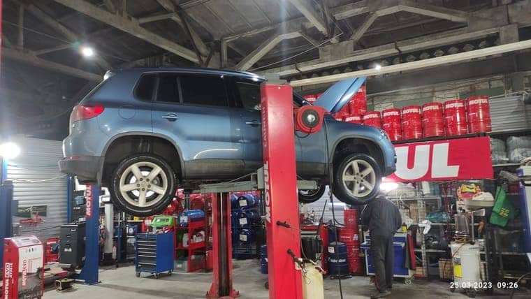 Техобслуживание: VW Tiguan. Пол­ная аппа­рат­ная заме­на мас­ла в АКПП 09M, Aisin TF-62SN