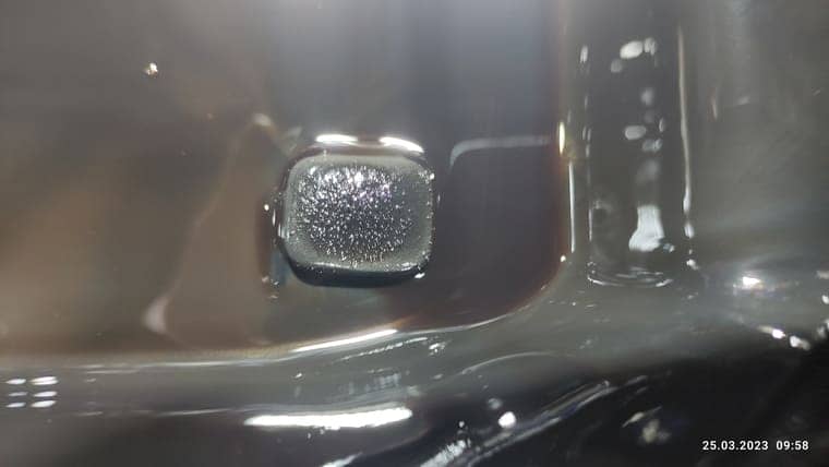 Снятый поддон АКПП. На магнитах имеется небольшой налет от продуктов износа. Признаков внутреннего разрушения АКПП нет.