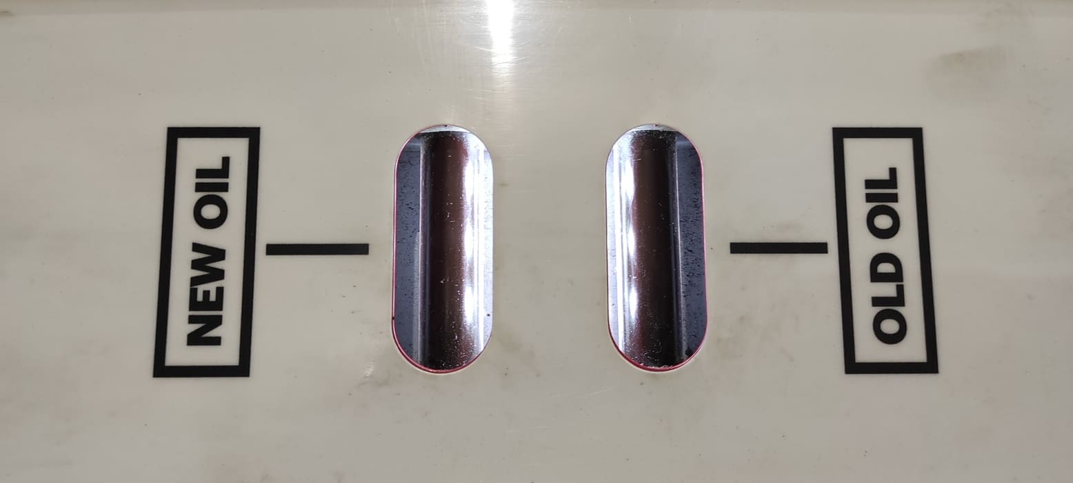 Вот так выглядит отработанное масло в коробке. Пора менять. Но к процессу аппаратной замены масла в АКПП необходимо ещё кое-что подготовить.