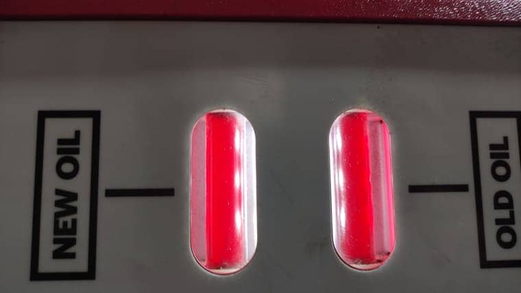 Результат замены трансмиссионной жидкости. Масло чистое, прозрачное. АКПП промылась очень хорошо.