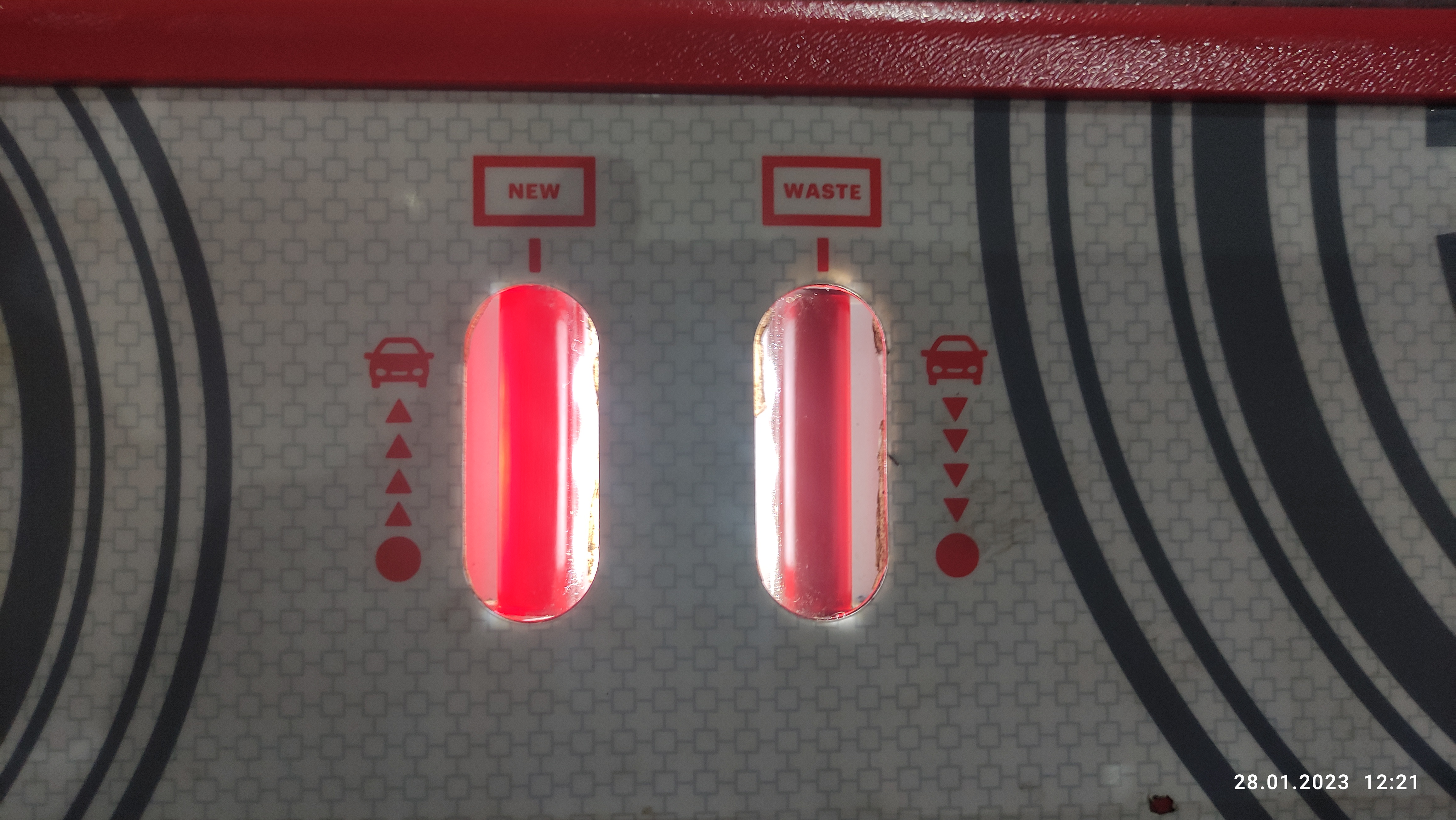 Постепенно масло на выходе из коробки светлеет и становится прозрачным.