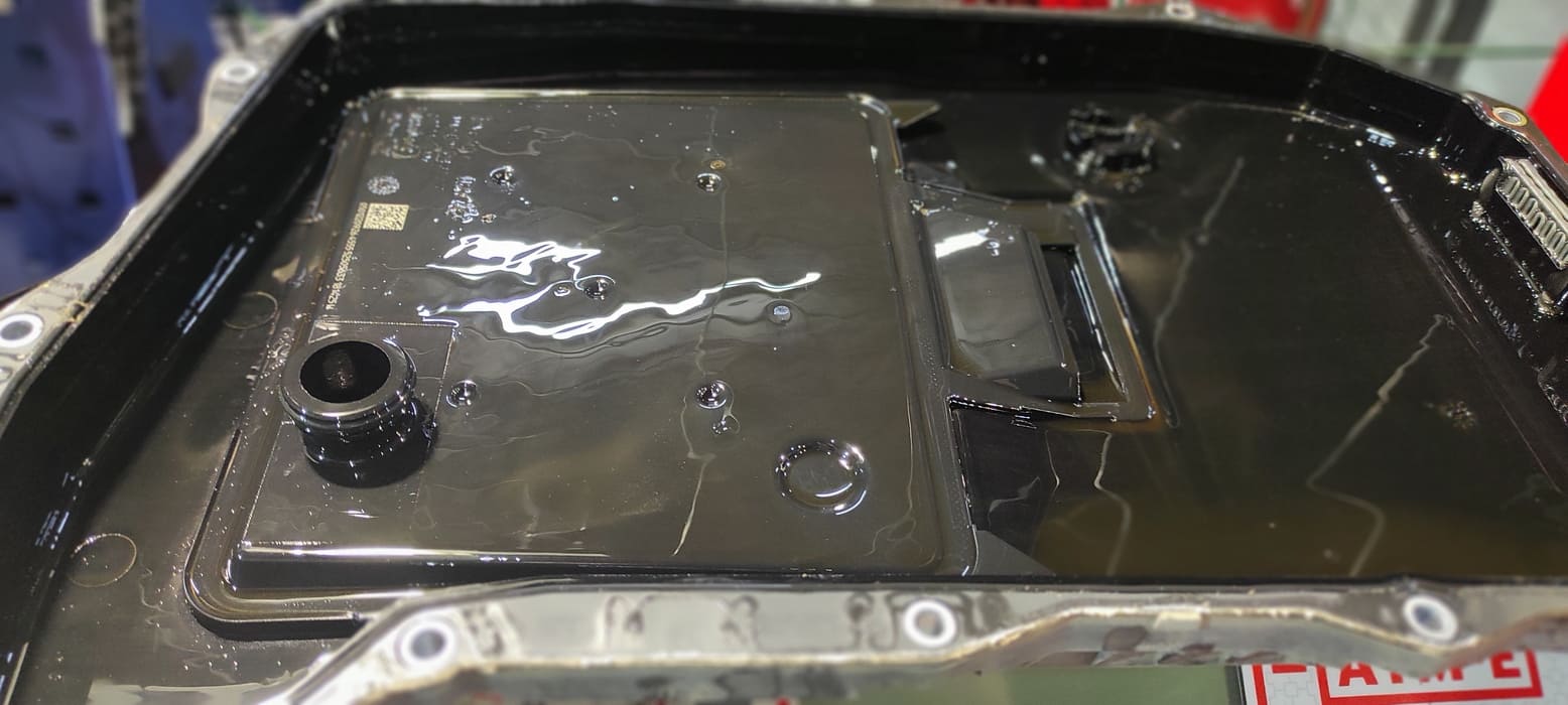 Старый поддон необходимо осмотреть на наличие критических загрязнений (металлических частиц).