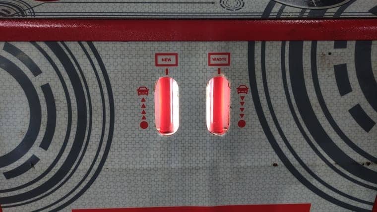 Конечный результат замены трансмиссионной жидкости в АКПП 8HP70. Масло чистое, коробка промылась хорошо.