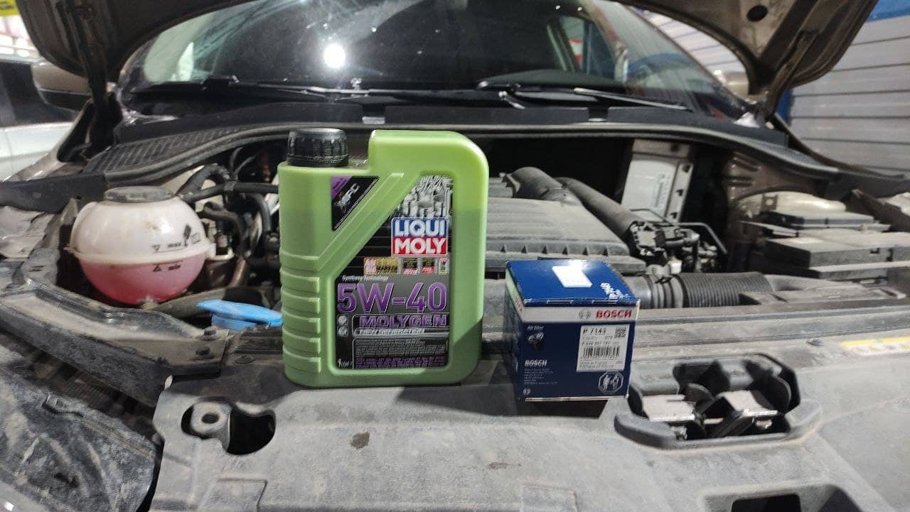 Масло Liqui Moly Molygen New Generation 5W-40 и масляный фильтр Bosch