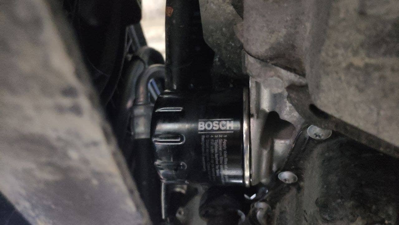 Новый масляный фильтр на своём месте