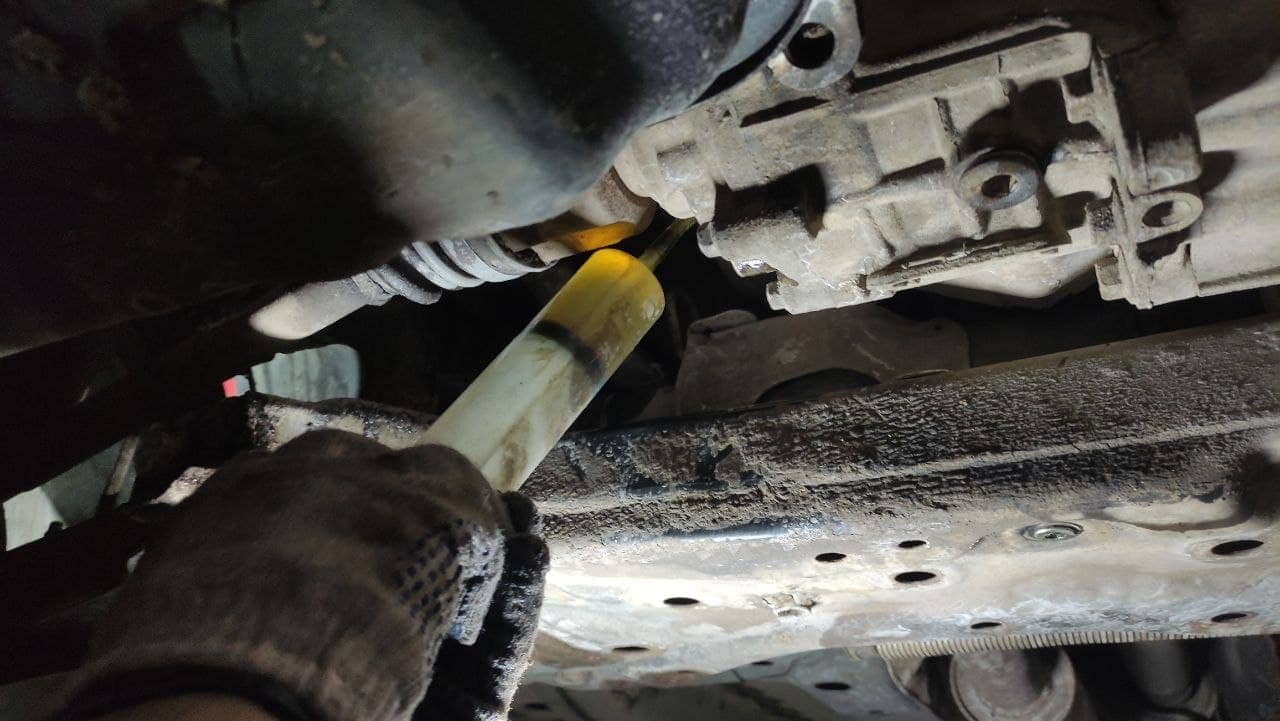 Заполнение редукторов новым маслом