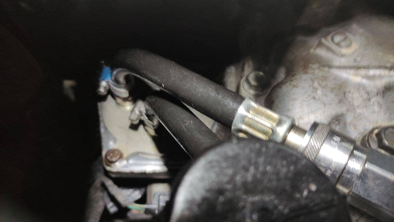 Подсоединяем установку Motul Evo к вариатору автомобиля через переходник