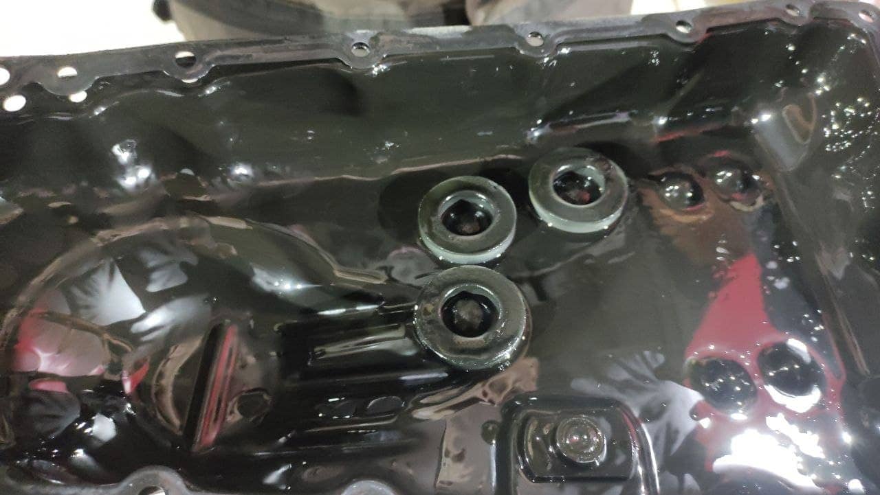 Обязательно оцениваем наличие и характеристики продуктов износа на улавливающих магнитах вариатора. Небольшое количество продуктов износа – это нормально. Вариатор эксплуатируется, износ понемногу идет. Поэтому важно использовать качественное масло, чтобы максимально замедлить износ