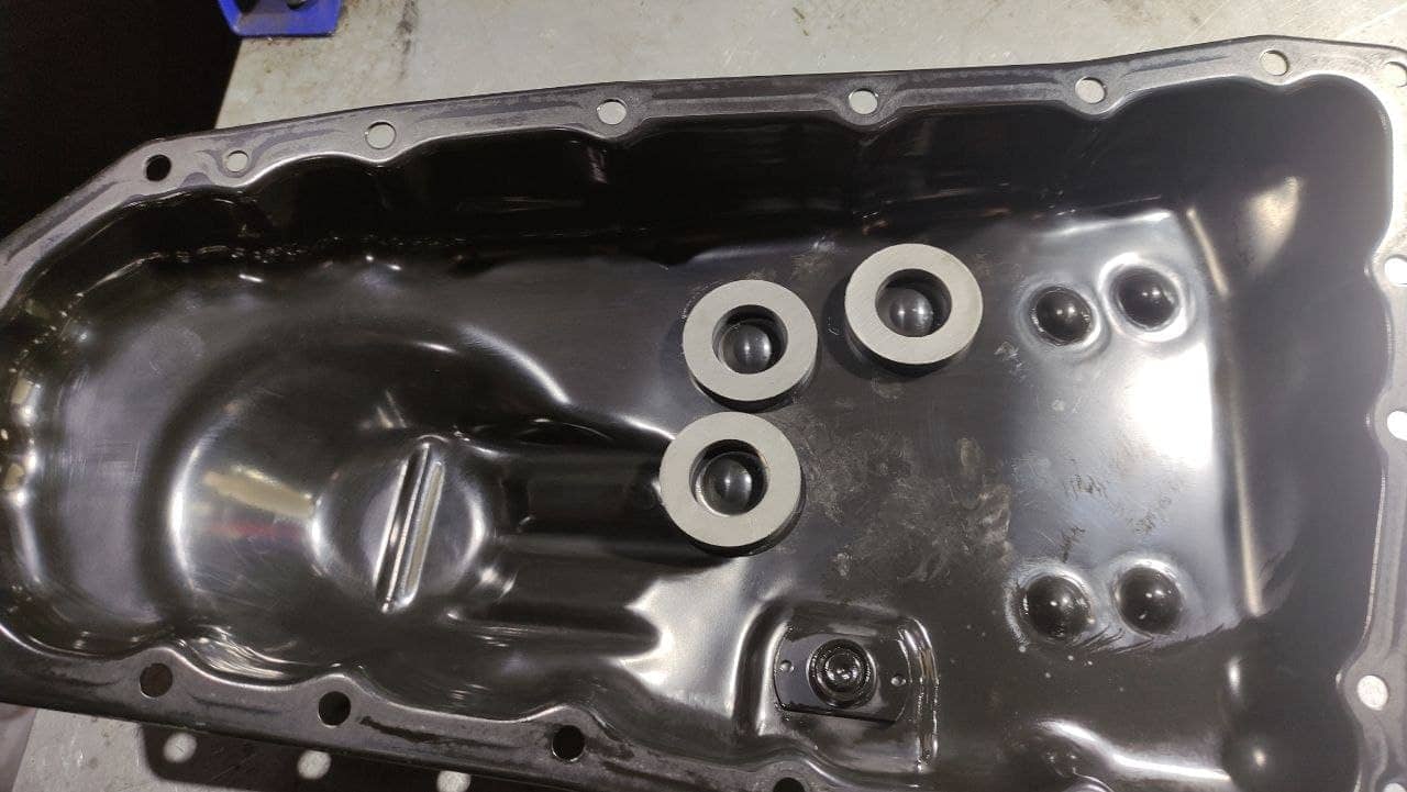 Очищаем поддон вариатора перед заменой масла