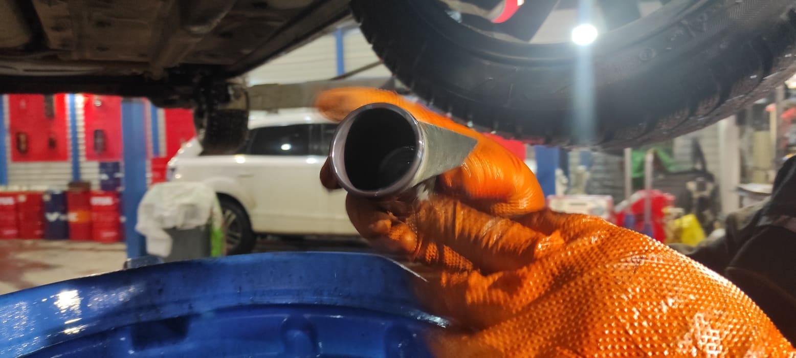 Вот так выглядит стакан, в котором находится фильтр тонкой очистки масла.