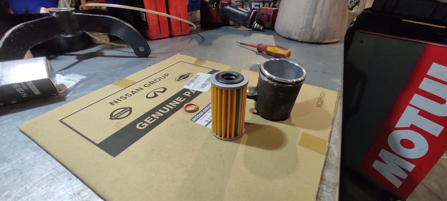 Очищенный стакан фильтра тонкой очистки масла и новый фильтр готовы к установке. Возможность замены и/или очистки фильтров в вариаторе – залог длительного срока службы коробки.