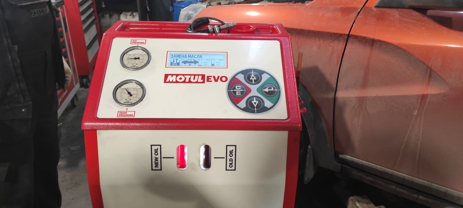 Старое масло (трубка справа) темное, его точно пора менять. Хотя это было ясно при оценке масла во время съёма поддона вариатора.