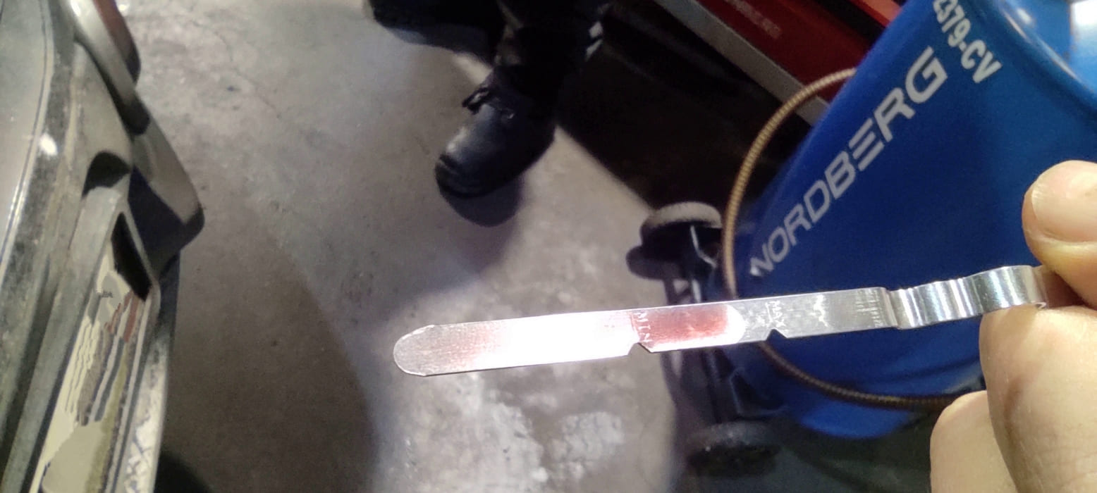 В вариаторе этого типа регулировка масла проводится по щупу.